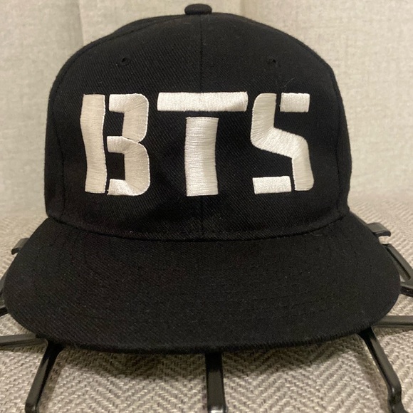 🔥EC🔥BTS Korean Pop Band SnapBack Embroidered Hat. - Picture 1 of 7